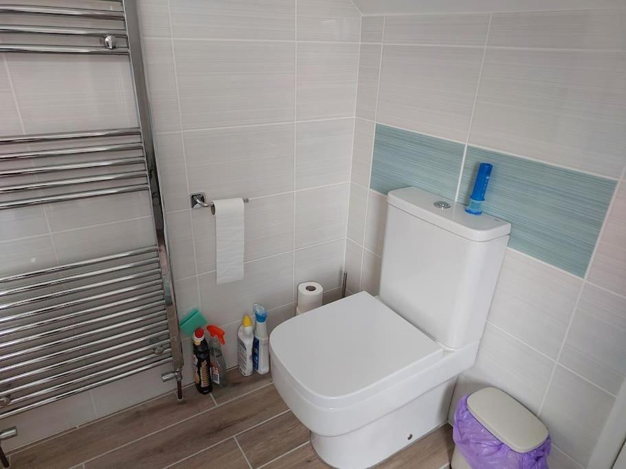 Double Room With Ensuite Shower Room In Quiet, Private House Worthing Kültér fotó