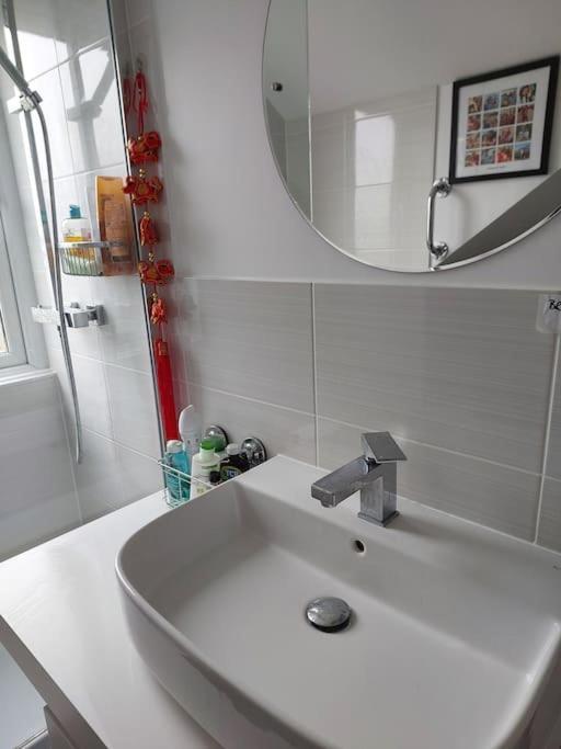 Double Room With Ensuite Shower Room In Quiet, Private House Worthing Kültér fotó